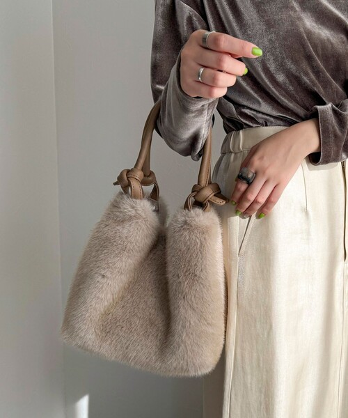 fredy emue（フレディエミュ）の「ノットハンドルファートートバッグ（ショルダーバッグ・レディース・グレイッシュベージュ/ベージュ・FREE）」の9枚目の写真