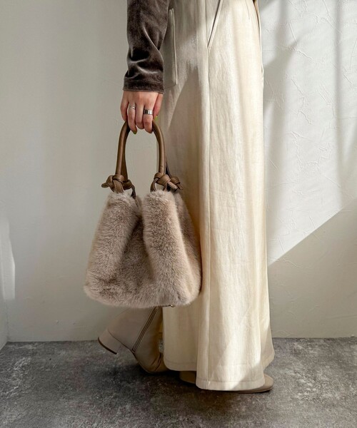 fredy emue（フレディエミュ）の「ノットハンドルファートートバッグ（ショルダーバッグ・レディース・グレイッシュベージュ/ベージュ・FREE）」の10枚目の写真