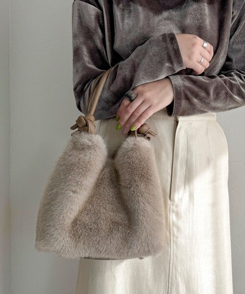 fredy emue（フレディエミュ）の「ノットハンドルファートートバッグ（ショルダーバッグ・レディース・グレイッシュベージュ/ベージュ・FREE）」の11枚目の写真