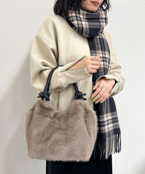 fredy emue（フレディエミュ）の「ノットハンドルファートートバッグ（ショルダーバッグ・レディース・グレイッシュベージュ/ベージュ・FREE）」の12枚目の写真