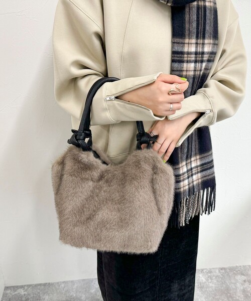 fredy emue（フレディエミュ）の「ノットハンドルファートートバッグ（ショルダーバッグ・レディース・グレイッシュベージュ/ベージュ・FREE）」の13枚目の写真