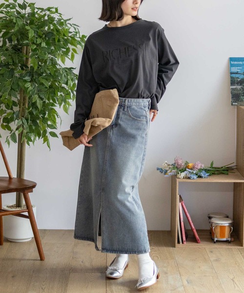NAVY(ネイビー)の「NAVY ロゴプリント長袖Tシャツ(Tシャツ/カットソー・レディース・グレイッシュベージュ/オートミール/チャコール・M/L)」の7枚目の写真