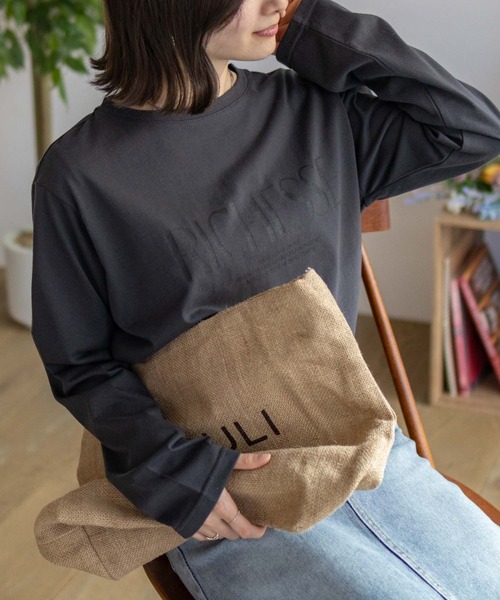 NAVY(ネイビー)の「NAVY ロゴプリント長袖Tシャツ(Tシャツ/カットソー・レディース・グレイッシュベージュ/オートミール/チャコール・M/L)」の5枚目の写真