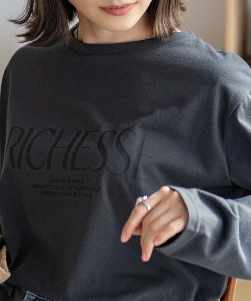 NAVY(ネイビー)の「NAVY ロゴプリント長袖Tシャツ(Tシャツ/カットソー・レディース・グレイッシュベージュ/オートミール/チャコール・M/L)」の6枚目の写真