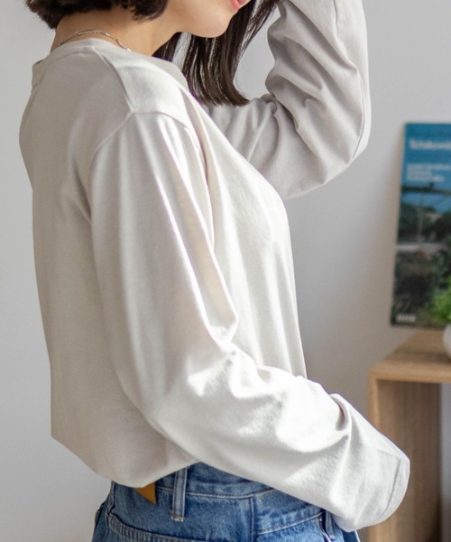 NAVY(ネイビー)の「NAVY ロゴプリント長袖Tシャツ(Tシャツ/カットソー・レディース・グレイッシュベージュ/オートミール/チャコール・M/L)」の14枚目の写真