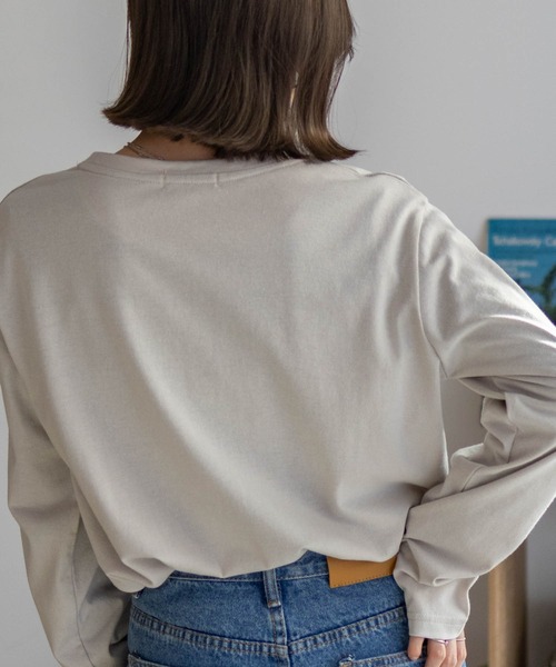 NAVY(ネイビー)の「NAVY ロゴプリント長袖Tシャツ(Tシャツ/カットソー・レディース・グレイッシュベージュ/オートミール/チャコール・M/L)」の15枚目の写真