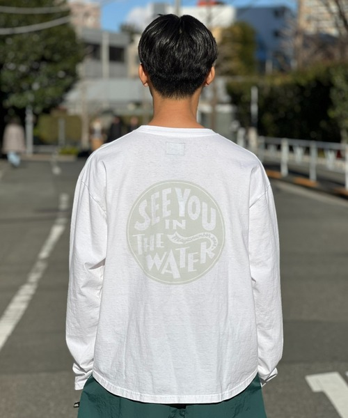 MAGIC NUMBER（マジック ナンバー）の「【MAGIC NUMBER】 SEE YOU IN THE WATER XV US COTTON L/S T-SHIRT シーユーインザウォーター XV US コットンロングスリーブティーシャツ（Tシャツ/カットソー・メンズ・ホワイト/ライトパープル/カーキ/ブラック・MEDIUM/LARGE/X-LARGE）」の6枚目の写真
