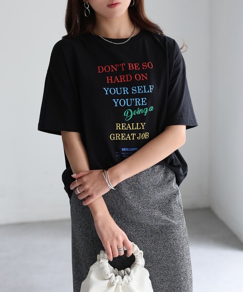 Riberry(リベリー)の「マルチカラーロゴプリント半袖ビッグTシャツ(Tシャツ/カットソー・レディース・ブラック/ホワイト・FREE)」の1枚目の写真