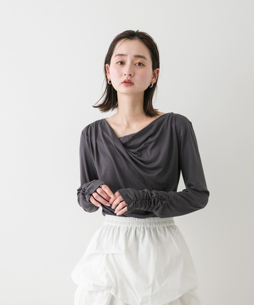 SENSE OF PLACE by URBAN RESEARCH(センスオブプレイスバイアーバンリサーチ)の「シャーリングドレープトップ(Tシャツ/カットソー・レディース・カーキ/チャコールグレー/ベージュ・ONE)」の13枚目の写真