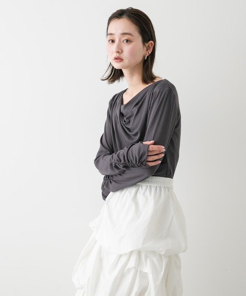 SENSE OF PLACE by URBAN RESEARCH(センスオブプレイスバイアーバンリサーチ)の「シャーリングドレープトップ(Tシャツ/カットソー・レディース・カーキ/チャコールグレー/ベージュ・ONE)」の18枚目の写真