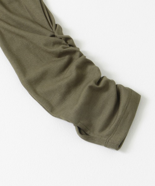 SENSE OF PLACE by URBAN RESEARCH(センスオブプレイスバイアーバンリサーチ)の「シャーリングドレープトップ(Tシャツ/カットソー・レディース・カーキ/チャコールグレー/ベージュ・ONE)」の9枚目の写真