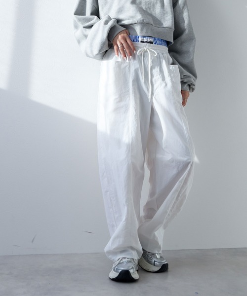 bohmal（ボマール）の「カーブレイヤードナイロンパンツ（その他パンツ・レディース・ホワイト/ブラック・FREE）」の2枚目の写真