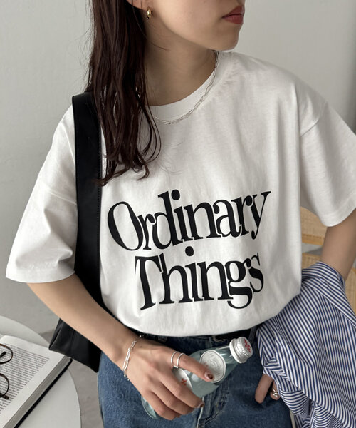 DISCOAT(ディスコート)の「【WEB限定】OrdinaryロゴプリントTシャツ(Tシャツ/カットソー・レディース・ホワイト/ホワイト系その他/チャコールグレー・MEDIUM)」の2枚目の写真