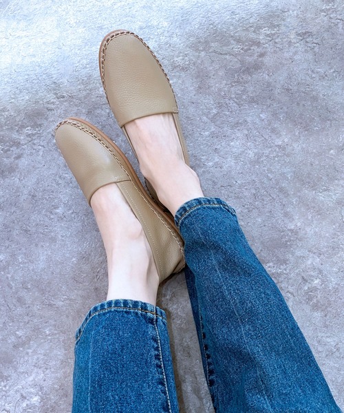 enchanted（エンチャンテッド）の「《APOM》本革アンライニングモカシン（スリッポン・レディース・ホワイト/ベージュ/ブラック/シルバー・38/39/40/41/37/36/35）」の3枚目の写真