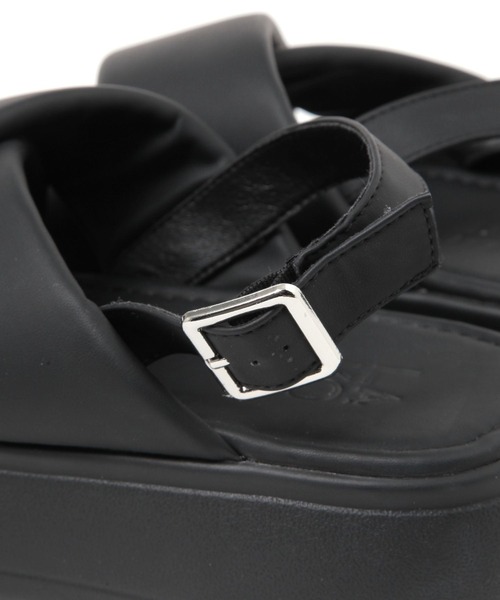 LAKOLE（ラコレ）の「パフィークロスサンダル / 291942（サンダル・レディース・ブラック/オフホワイト・MEDIUM/LARGE）」の15枚目の写真