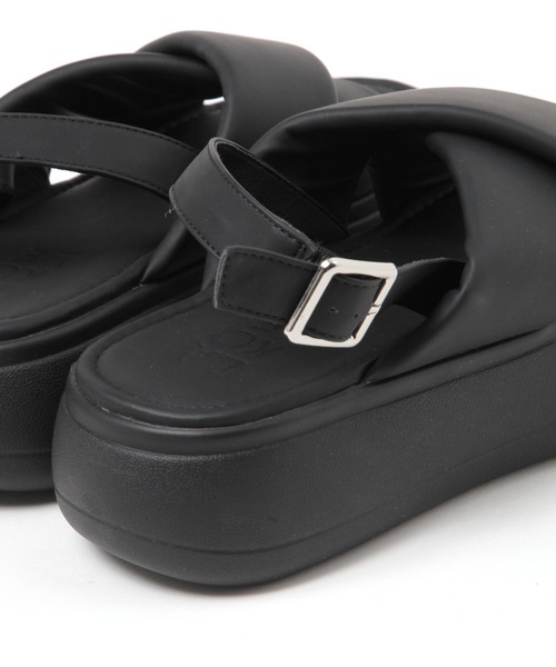 LAKOLE（ラコレ）の「パフィークロスサンダル / 291942（サンダル・レディース・ブラック/オフホワイト・MEDIUM/LARGE）」の14枚目の写真