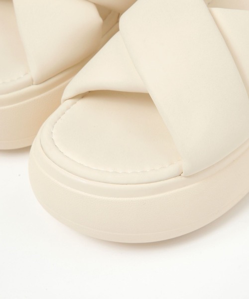 LAKOLE（ラコレ）の「パフィークロスサンダル / 291942（サンダル・レディース・ブラック/オフホワイト・MEDIUM/LARGE）」の13枚目の写真