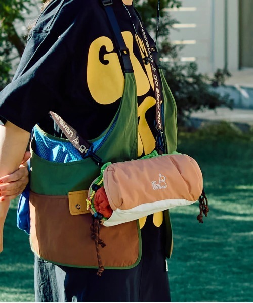 go slow caravan（ゴースローキャラバン）の「ホットドッグ ショルダー