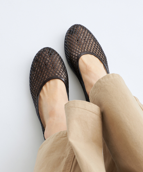 IENA(イエナ)の「ANCIENT GREEK SANDALS JELLI IRO フラットシューズ(その他シューズ・レディース・ブラック/レッド/ベージュ・36/37/38)」の4枚目の写真