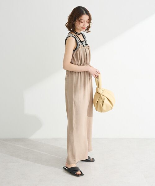 Green Parks(グリーンパークス)の「胸元バルーンウエストリボンサロペット(サロペット/オーバーオール・レディース・ライトベージュ/ブラック・FREE)」の7枚目の写真