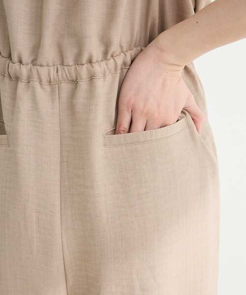 Green Parks(グリーンパークス)の「胸元バルーンウエストリボンサロペット(サロペット/オーバーオール・レディース・ライトベージュ/ブラック・FREE)」の13枚目の写真