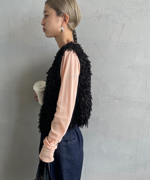 nenom（ネノム）の「[nenom/ネノム] 前後2WAY フェザーフリンジショートベスト【追加】（ベスト・レディース・アイボリー/ブラック/グレー/ブラウン・F）」の9枚目の写真