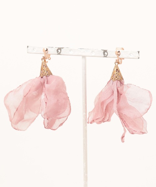 VIBGYOR(ヴィブジョー)の「【charme by pimo 】シフォン オーガンジー タッセル ピアス(MA)(ピアス(両耳用)・レディース・ブラック/ピンク/ピンク系その他/ブルー/マスタード・FREE)」の5枚目の写真