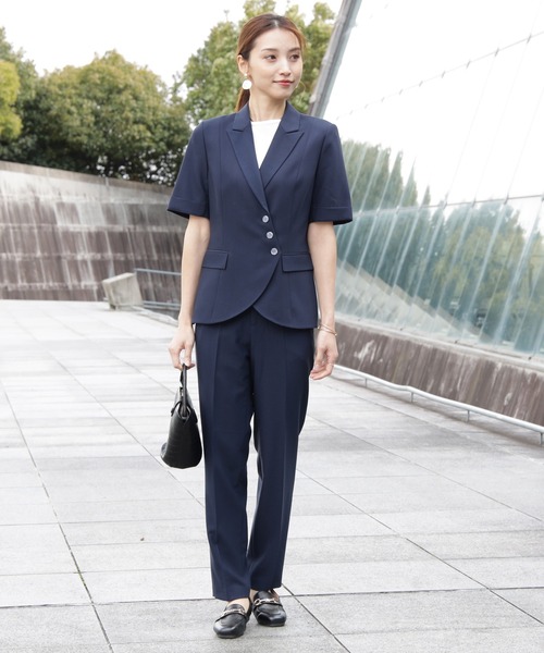 DRESS PLUS（ドレスプラス）の「ボタンがアクセントのセットアップスーツ（スーツパンツ・レディース・グレー/ネイビー/グレイッシュブルー・M/L）」の5枚目の写真