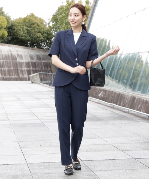 DRESS PLUS（ドレスプラス）の「ボタンがアクセントのセットアップスーツ（スーツパンツ・レディース・グレー/ネイビー/グレイッシュブルー・M/L）」の6枚目の写真