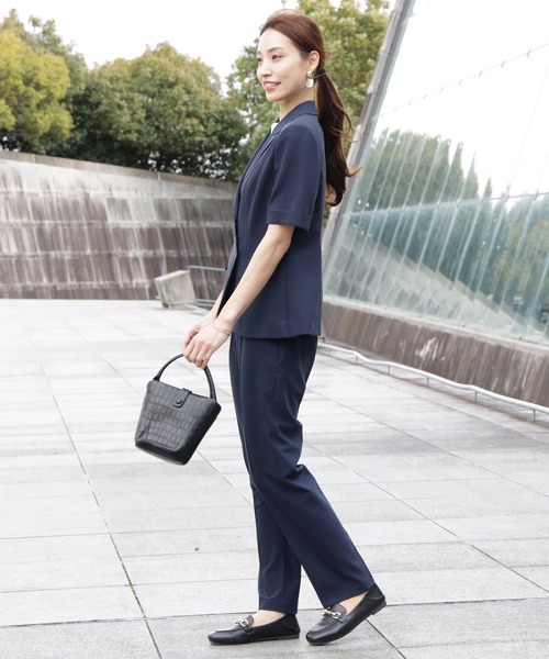 DRESS PLUS（ドレスプラス）の「ボタンがアクセントのセットアップスーツ（スーツパンツ・レディース・グレー/ネイビー/グレイッシュブルー・M/L）」の7枚目の写真