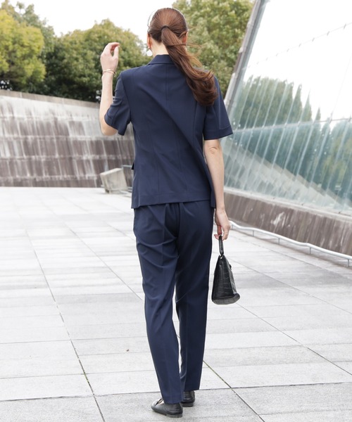 DRESS PLUS（ドレスプラス）の「ボタンがアクセントのセットアップスーツ（スーツパンツ・レディース・グレー/ネイビー/グレイッシュブルー・M/L）」の8枚目の写真