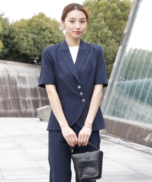 DRESS PLUS（ドレスプラス）の「ボタンがアクセントのセットアップスーツ（スーツパンツ・レディース・グレー/ネイビー/グレイッシュブルー・M/L）」の9枚目の写真
