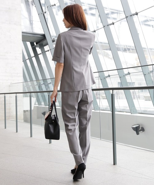 DRESS PLUS（ドレスプラス）の「ボタンがアクセントのセットアップスーツ（スーツパンツ・レディース・グレー/ネイビー/グレイッシュブルー・M/L）」の17枚目の写真