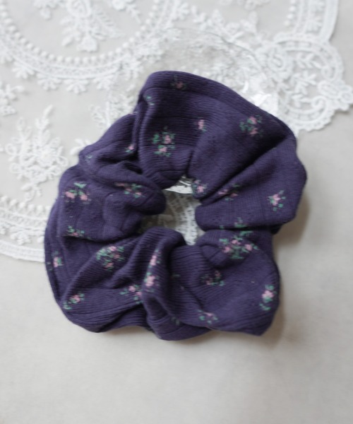 IMARI（イマリ）の「【 IMARI / イマリ 】 小花柄 リブニット ガーリー シュシュ（シュシュ・レディース・グレー/ホワイト/ネイビー/ブラウン・FREE）」の4枚目の写真