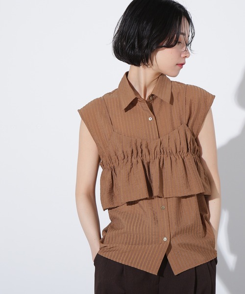 N.（N. Natural Beauty Basic）（エヌエヌナチュラルビューティーベーシック）の「ビスチェレイヤードフレンチスリーブシャツ（シャツ/ブラウス・レディース・オフホワイト/ブルー/ブラウン・MEDIUM）」の3枚目の写真