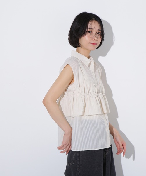 N.（N. Natural Beauty Basic）（エヌエヌナチュラルビューティーベーシック）の「ビスチェレイヤードフレンチスリーブシャツ（シャツ/ブラウス・レディース・オフホワイト/ブルー/ブラウン・MEDIUM）」の4枚目の写真