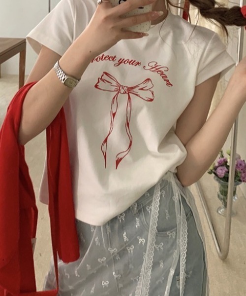 Teem Store(チームストア)の「リボンデザイン プリントTシャツ(Tシャツ/カットソー・レディース・ブラック/ホワイト・S/M)」の1枚目の写真