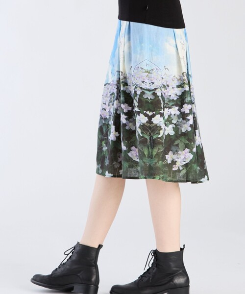 agnes b.(アニエスベー)の「フォトプリント リネン フレアスカート "Seringat"(スカート・レディース・マルチ・1/2)」の3枚目の写真