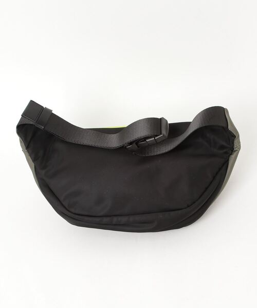 MARNI(マルニ)の「MARNI(マルニ)Kids & Junior ブランドロゴボディバッグ(ボディバッグ/ウエストポーチ・キッズ・ブラック・ONE SIZE)」の2枚目の写真