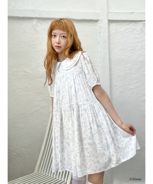 Disney(ディズニー)の「【Disney】ふしぎの国のアリス/トワル・ドゥ・ジュイSTYLEダブルカラーワンピース(ワンピース・レディース・ネイビー/ブルー・FREE)」の2枚目の写真
