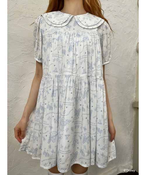 Disney(ディズニー)の「【Disney】ふしぎの国のアリス/トワル・ドゥ・ジュイSTYLEダブルカラーワンピース(ワンピース・レディース・ネイビー/ブルー・FREE)」の5枚目の写真