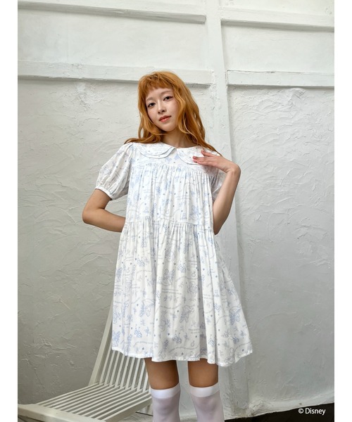 Disney(ディズニー)の「【Disney】ふしぎの国のアリス/トワル・ドゥ・ジュイSTYLEダブルカラーワンピース(ワンピース・レディース・ネイビー/ブルー・FREE)」の7枚目の写真