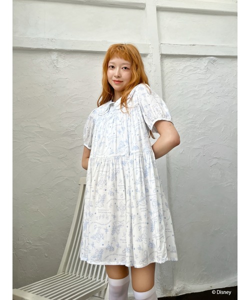 Disney(ディズニー)の「【Disney】ふしぎの国のアリス/トワル・ドゥ・ジュイSTYLEダブルカラーワンピース(ワンピース・レディース・ネイビー/ブルー・FREE)」の8枚目の写真