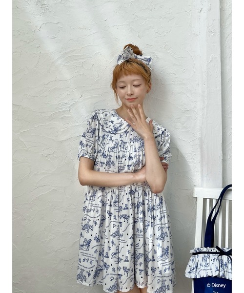 Disney(ディズニー)の「【Disney】ふしぎの国のアリス/トワル・ドゥ・ジュイSTYLEダブルカラーワンピース(ワンピース・レディース・ネイビー/ブルー・FREE)」の10枚目の写真