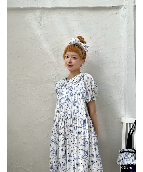 Disney(ディズニー)の「【Disney】ふしぎの国のアリス/トワル・ドゥ・ジュイSTYLEダブルカラーワンピース(ワンピース・レディース・ネイビー/ブルー・FREE)」の11枚目の写真