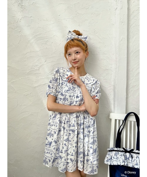Disney(ディズニー)の「【Disney】ふしぎの国のアリス/トワル・ドゥ・ジュイSTYLEダブルカラーワンピース(ワンピース・レディース・ネイビー/ブルー・FREE)」の12枚目の写真
