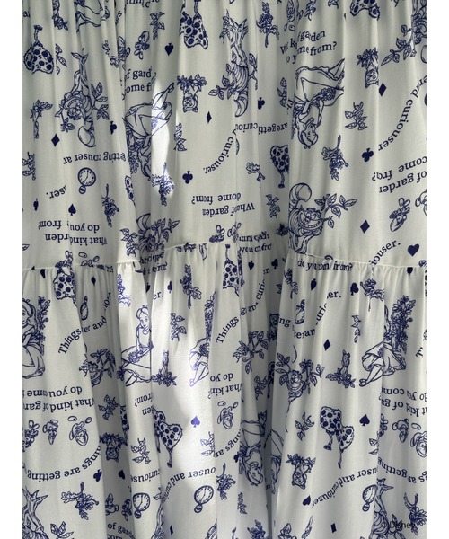 Disney(ディズニー)の「【Disney】ふしぎの国のアリス/トワル・ドゥ・ジュイSTYLEダブルカラーワンピース(ワンピース・レディース・ネイビー/ブルー・FREE)」の4枚目の写真