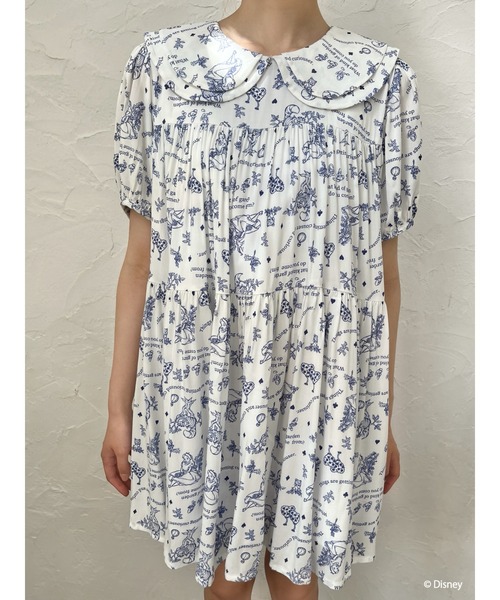 Disney(ディズニー)の「【Disney】ふしぎの国のアリス/トワル・ドゥ・ジュイSTYLEダブルカラーワンピース(ワンピース・レディース・ネイビー/ブルー・FREE)」の3枚目の写真