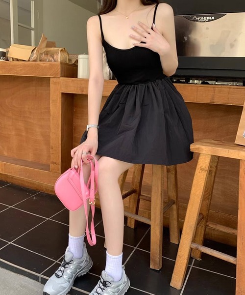 shopnikoniko(ショップニコニコ)の「キャミワンピース ミニ丈 チュニック フレア キャミソール ワンピース(ワンピース・レディース・ホワイト/ブラック・フリー)」の7枚目の写真