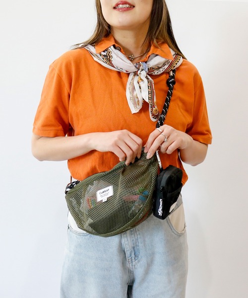 ACCOMMODE（アコモデ）の「カラップメッシュショルダー（ショルダーバッグ・レディース・ブラック/ブルー/グレー/アイボリー/カーキ/ミント/オレンジ/パープル・FREE）」の4枚目の写真